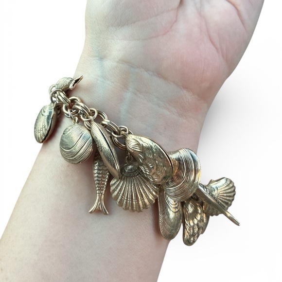 Vintage Jewelry - Vintage Gold Clam & Fish Charm Bracelet